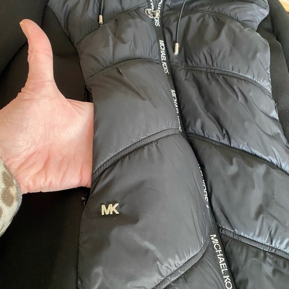Michael Kors Women's Black Puffer Jacket with Hood - Picture 5 of 10
